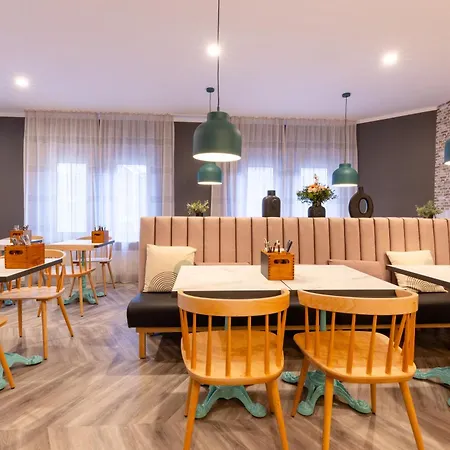 Garner By Ihg Отель 3*